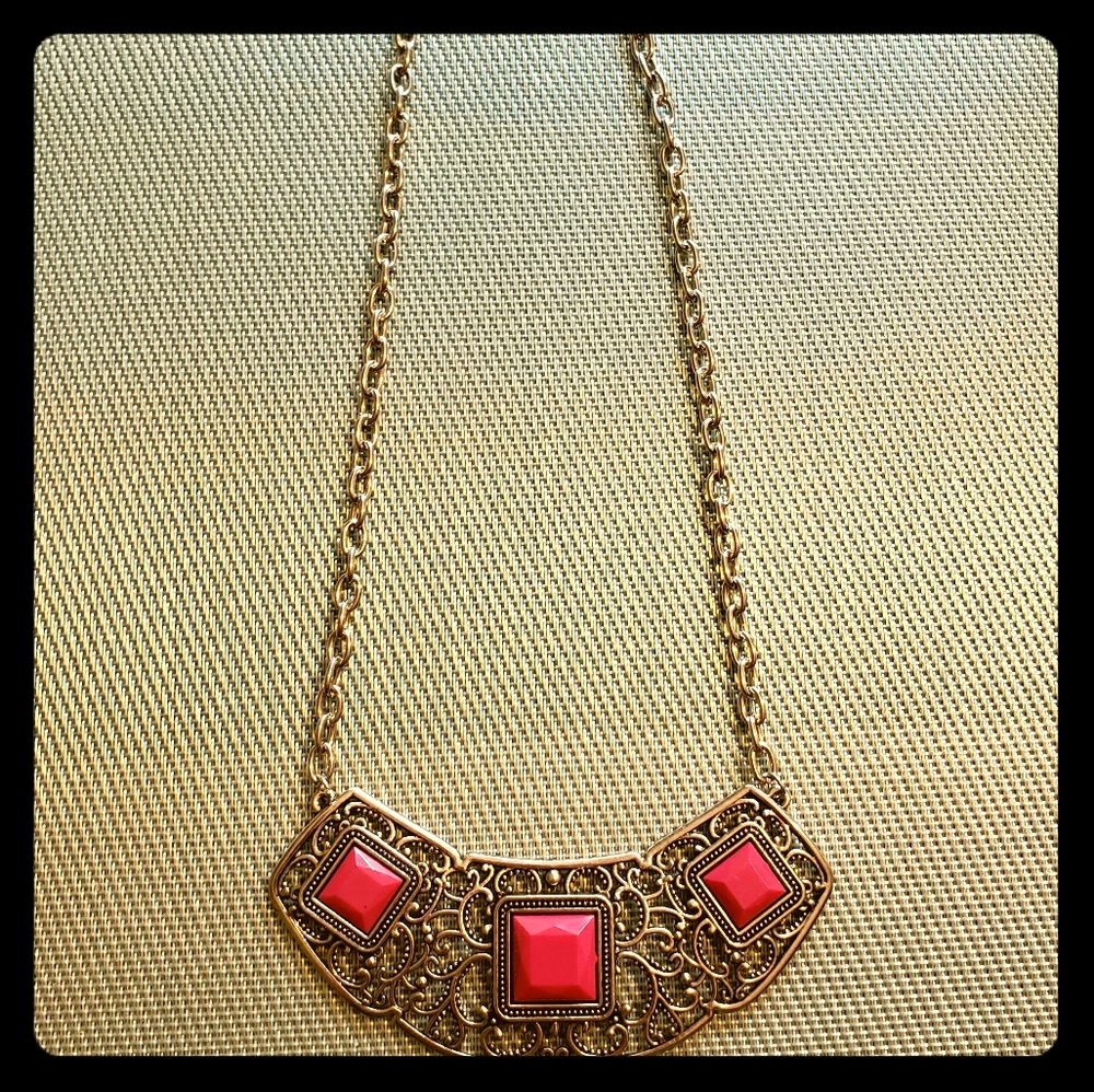 🍍 3 for 10$!! 🍍 Silver/pink statement necklace